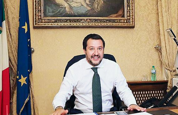 salvini ministro desk x